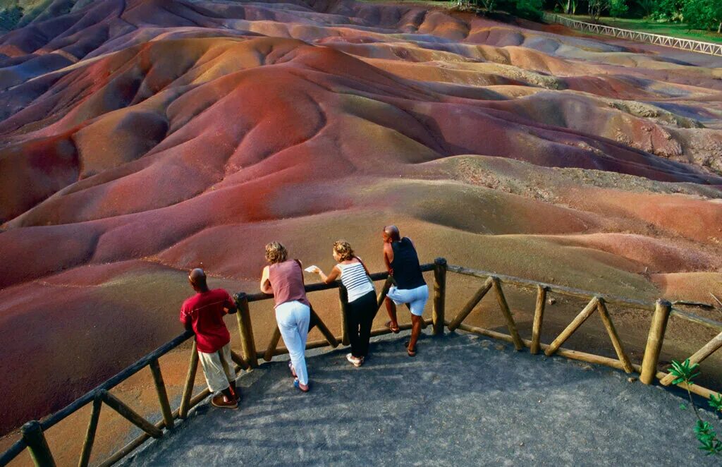 Семь песков. Семь песков. Цветные пески шамарель маврикий. Семицветные пески шамарель, маврикий. Маврикий пески шамарель.