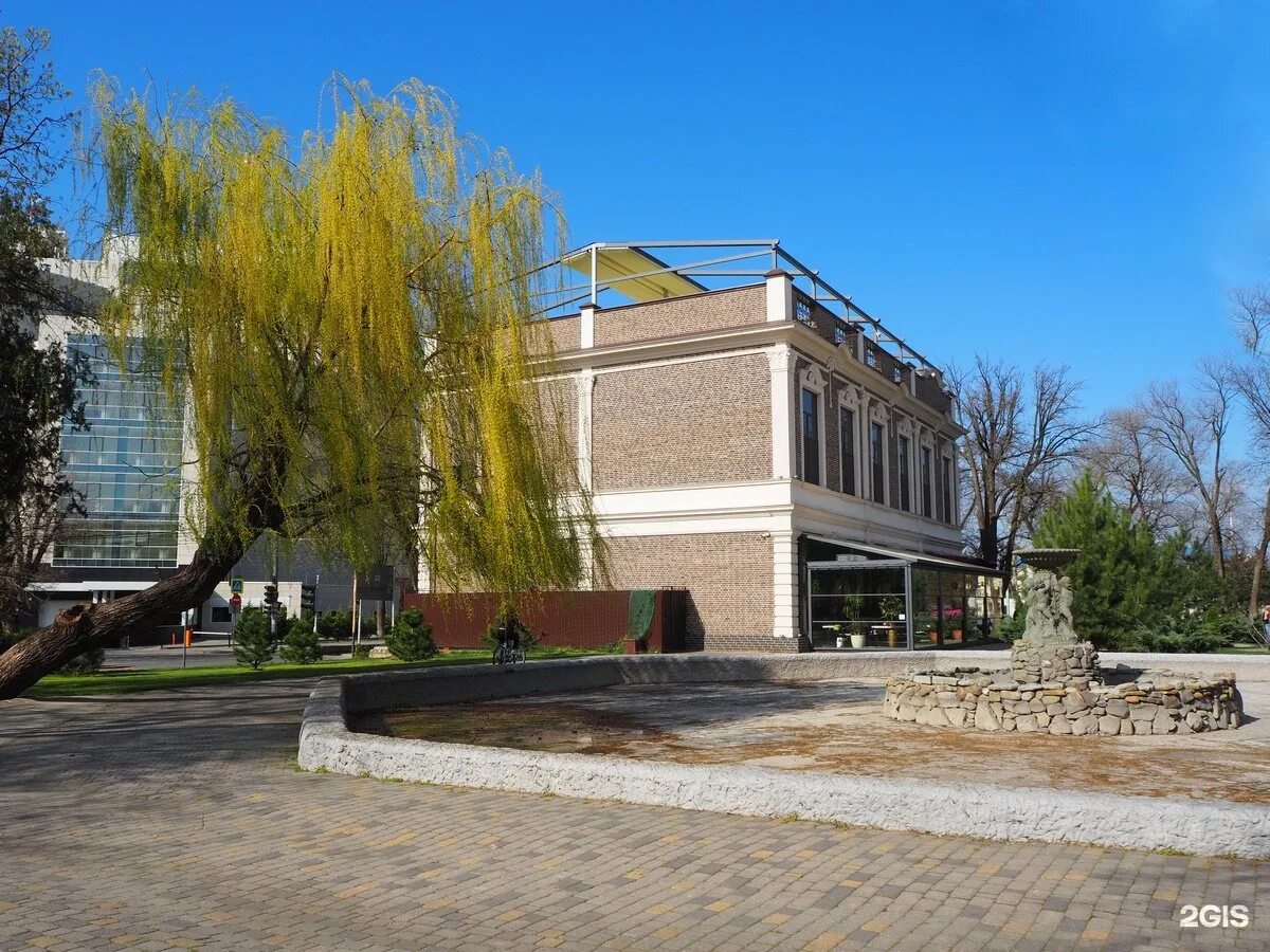 Краснодар постовая 40. Постовая 34 краснодар. Ресторан горpark краснодар. Кафе на территории горпарка горпарка. Улица постовая краснодар.