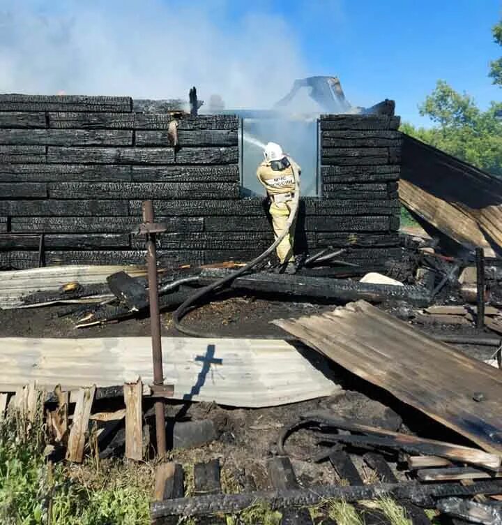 Красный яр пожар. Красный Яр 2001. Пожар в Красном Яре. Красный Яр Алтайский край Советский район. Пожар в селе Сунтар.