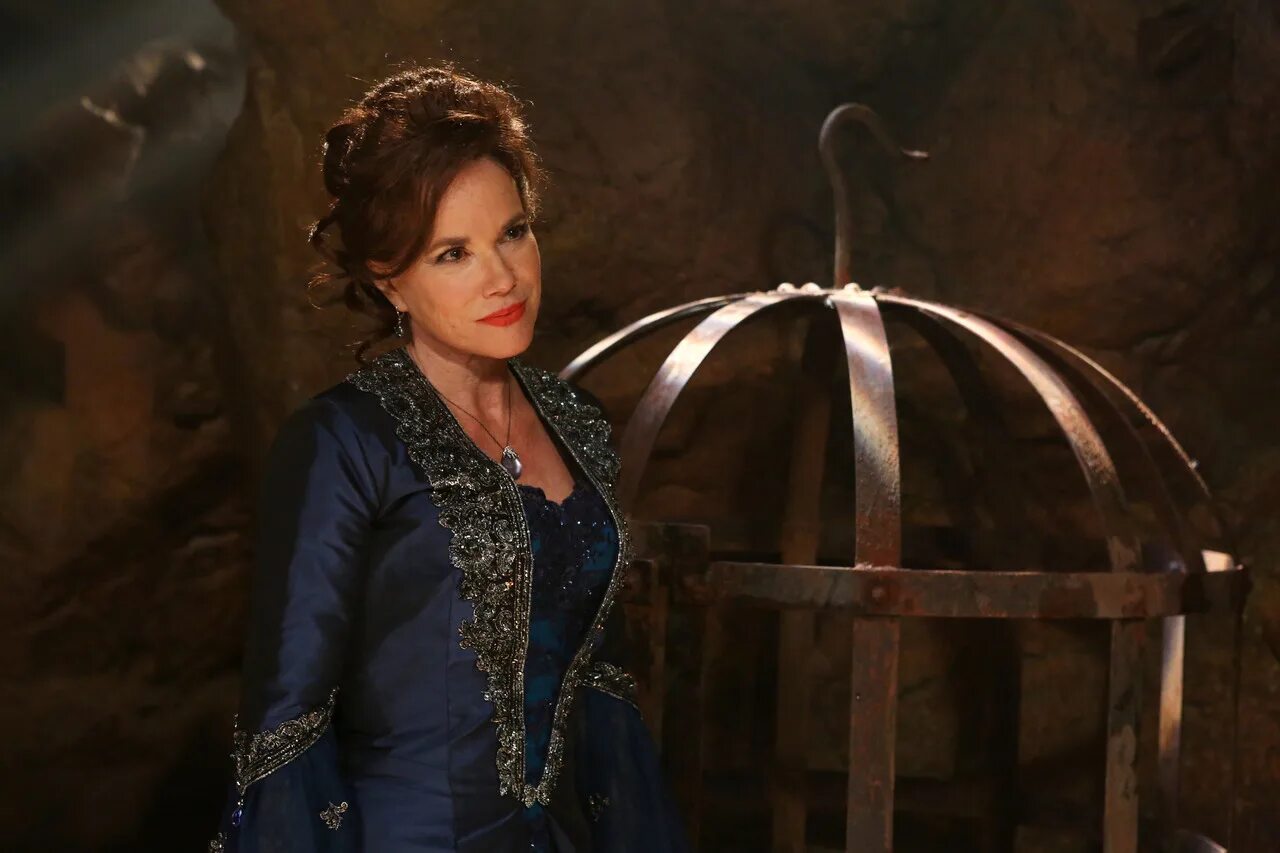 Киллиан крюк. Однажды в сказке белоснежка и принц. 12 once upon a time. Барбара херши однажды в сказке. Once upon a time.