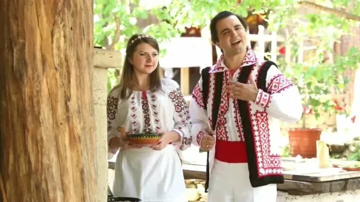 Молдавская песнь слушать. Молдавская песнь слушать. Молдавская зажигательная. Группа молдавская трандафир. Молдавская группа.