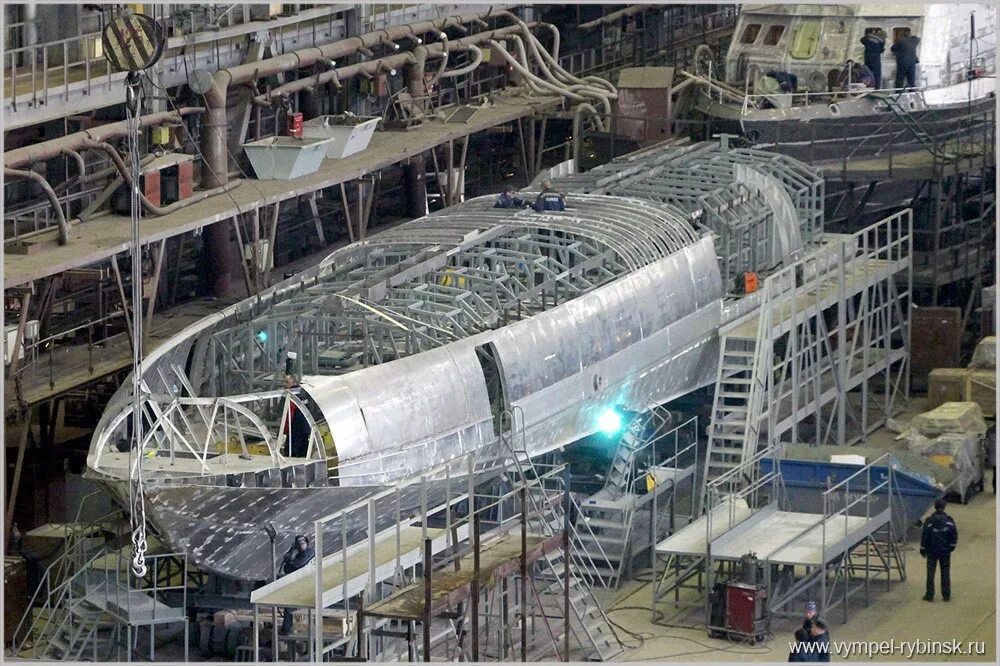 Судостроение: роботы применяются для сварки корпусов судов. Алюминий в судостроении. Алюминий в судостроении. Гидротурбина силовые машины. Корпус лодки из алюминия.