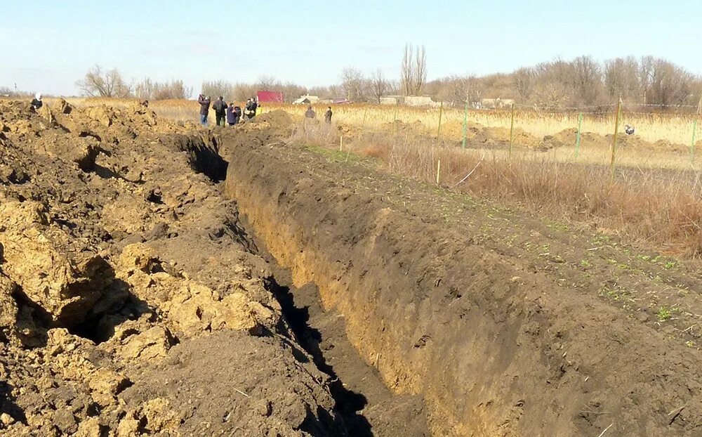 Ров в понедельник. Ров на границе с украиной. Канава ров. Ров вокруг города. Противотанковый ров на границе с украиной.