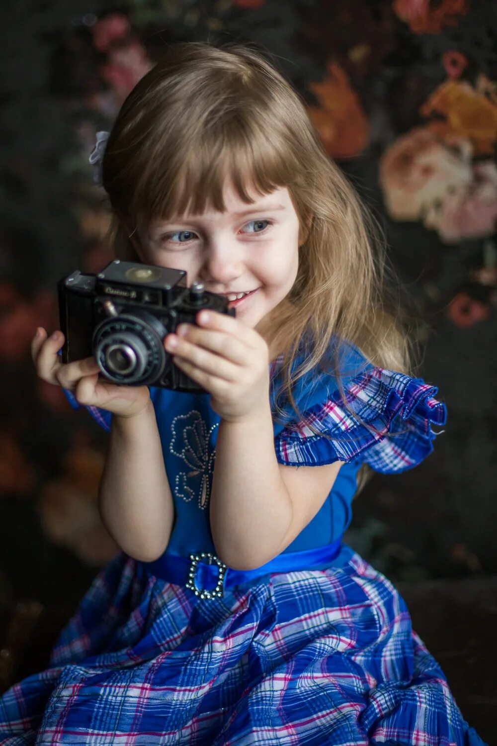 Детские студийные портреты. Ребенок фотографирует. Детский портрет фотография. Фотоконкурс для детей