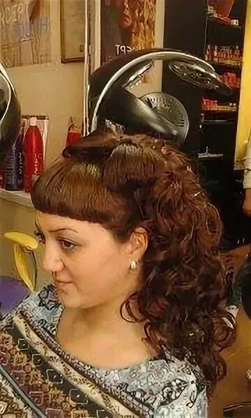 Handaiyan тушь белая. Деление волос на зоны при укладке плойкой. Локоны на длинные волосы. Укладка волос в салоне красоты. Прическа локоны на длинные.