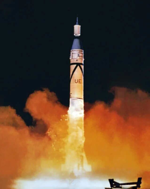 Меркурий-атлас-6. Титановая ракета. Ракета в космосе. Titan i (sm-68, hgm-25a). Эксплорер-1 искусственный спутник.