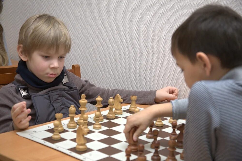 список шахмат. шахматы фигуры и их названия королева. шахматисты в сочи. список шахмат. таблица в шахматах по рейтингу.