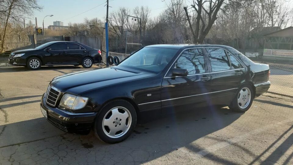 Mercedes benz s 500 1998. Mercedes s320 1998. W140 серебристый. Мерс 98 года. Мерседес w140 1998 года.