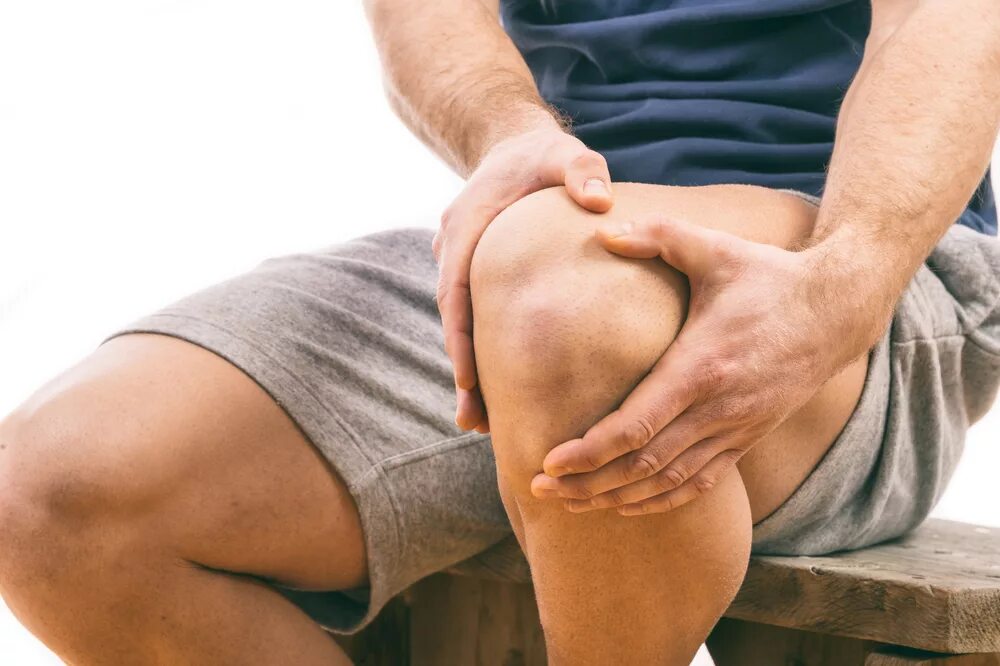 Болит колено у мужчины причины лечение. Боль в колене. Болят суставы.