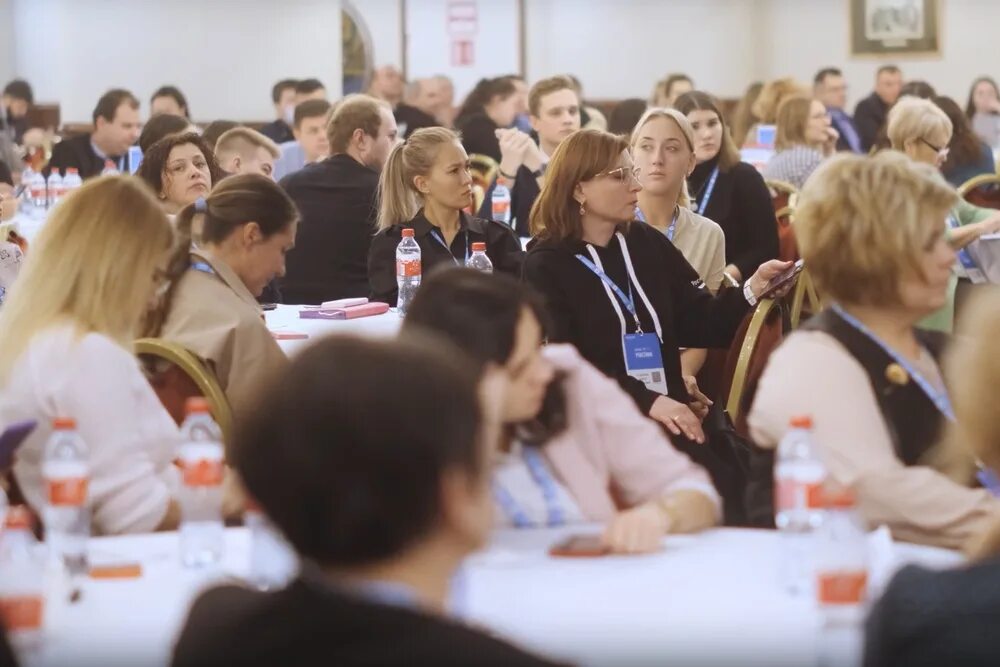 Москва президентская академия ранхигс институт. Выпускники творческих вузов. Вузы выходят. Выход из университета. Выйти из университета.