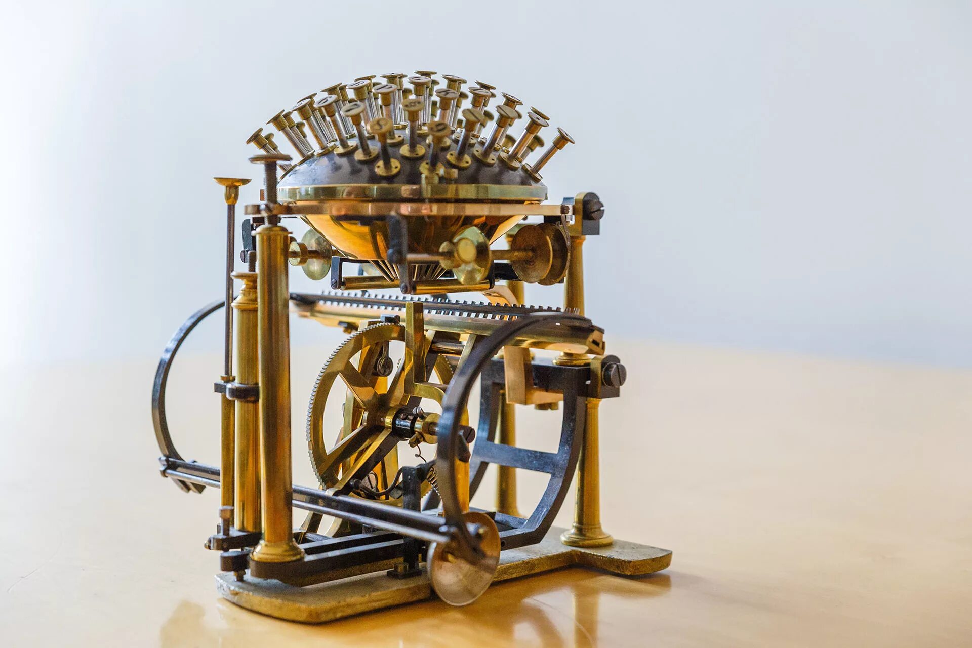 Writes ball. Пишущая машинка hansen writing ball. Печатная машинка с шаром. Writes ball. Writing ball изобретение.