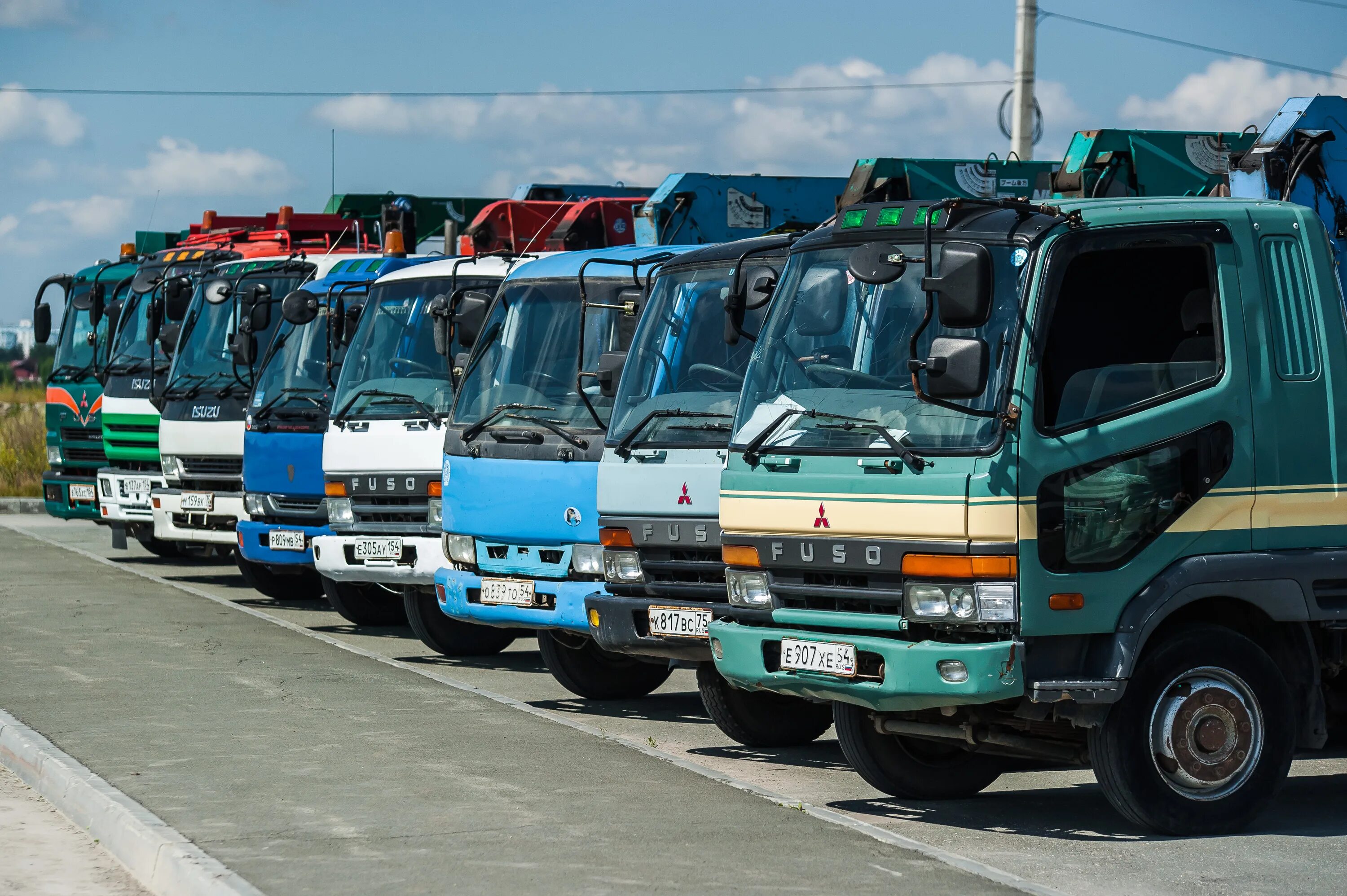 5 isuzu. Тойота хино 500. Nissan ud trucks. Hino 700 тягач. Исудзу грузовик исузу.