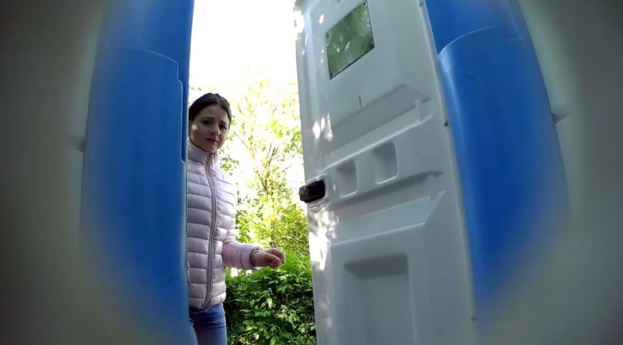 Bio toilet in the park. Компактные биотуалеты для дачи. Туалет в парке. Bio toilet in the park 31. Стеклянный туалет.