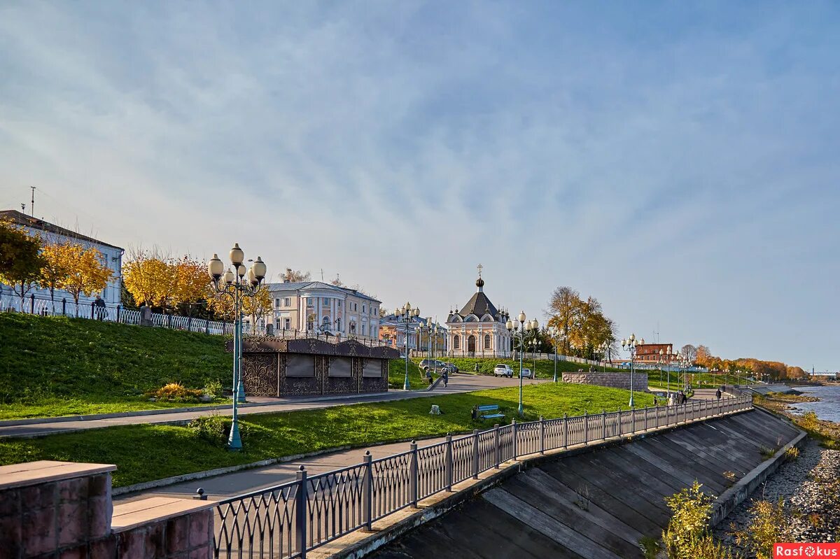 Городской сайт рыбинска. Рыбинск набережная. Волжская набережная Рыбинск. Рыбинск набережная улица. Никольский бульвар Рыбинск.