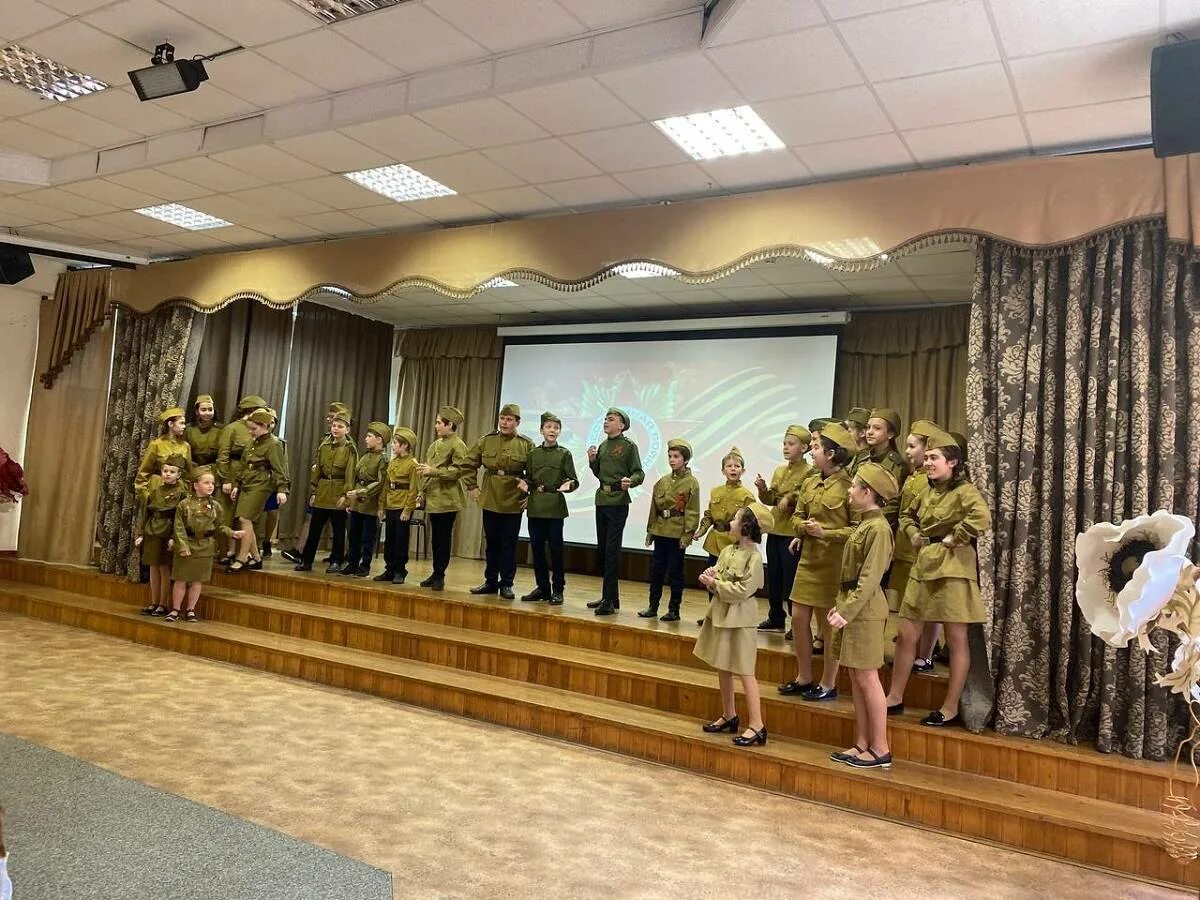 Мбоу сош 3 королев мичурина. Школа 2 королев. Карлатяну миша апрелевская школа 1, 8 класс. Мбоу сош 3 королев. Школа 1 королев отзывы.