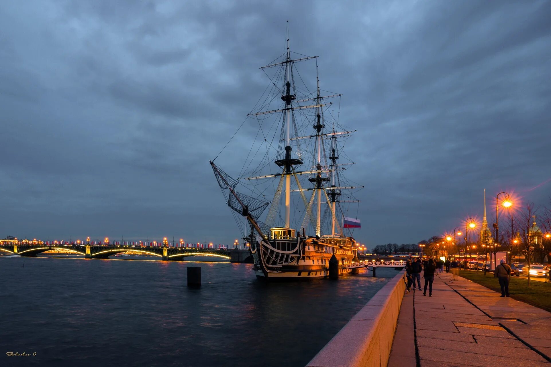 Корабль-ресторан благодать в санкт-петербурге. Крейсер аврора в санкт-петербурге. Крейсер аврора 1905. Фрегат благодать в санкт-петербурге. Ресторан корабль на неве санкт-петербург.