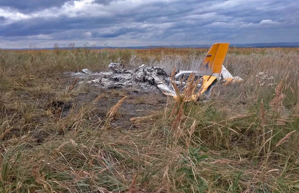 Самолет под каневской. Аэродром Вознесенка Красноярск. Катастрофа легкомоторного самолета. Авиакатастрофа в Красноярске. Крушение самолета в Красноярском крае.