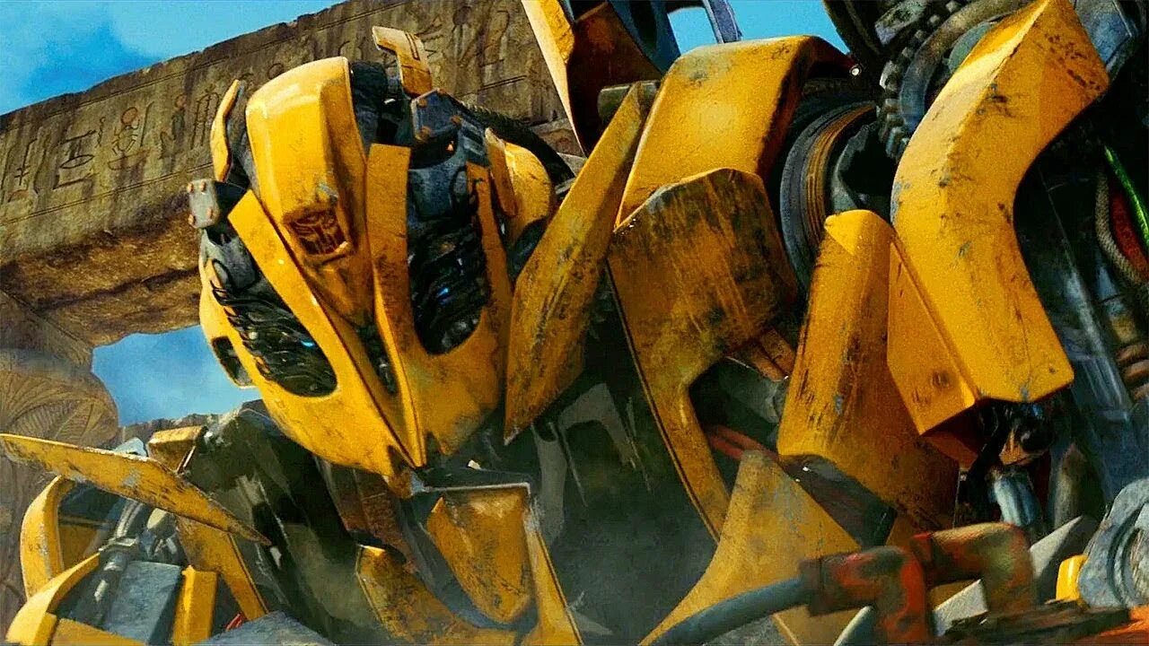 Бамблби 2. Трансформеры 2 фильм бамблби. бамблби 2009 месть падших. трансформеры месть падших бамблби. ревендж трансформеры бамблби.