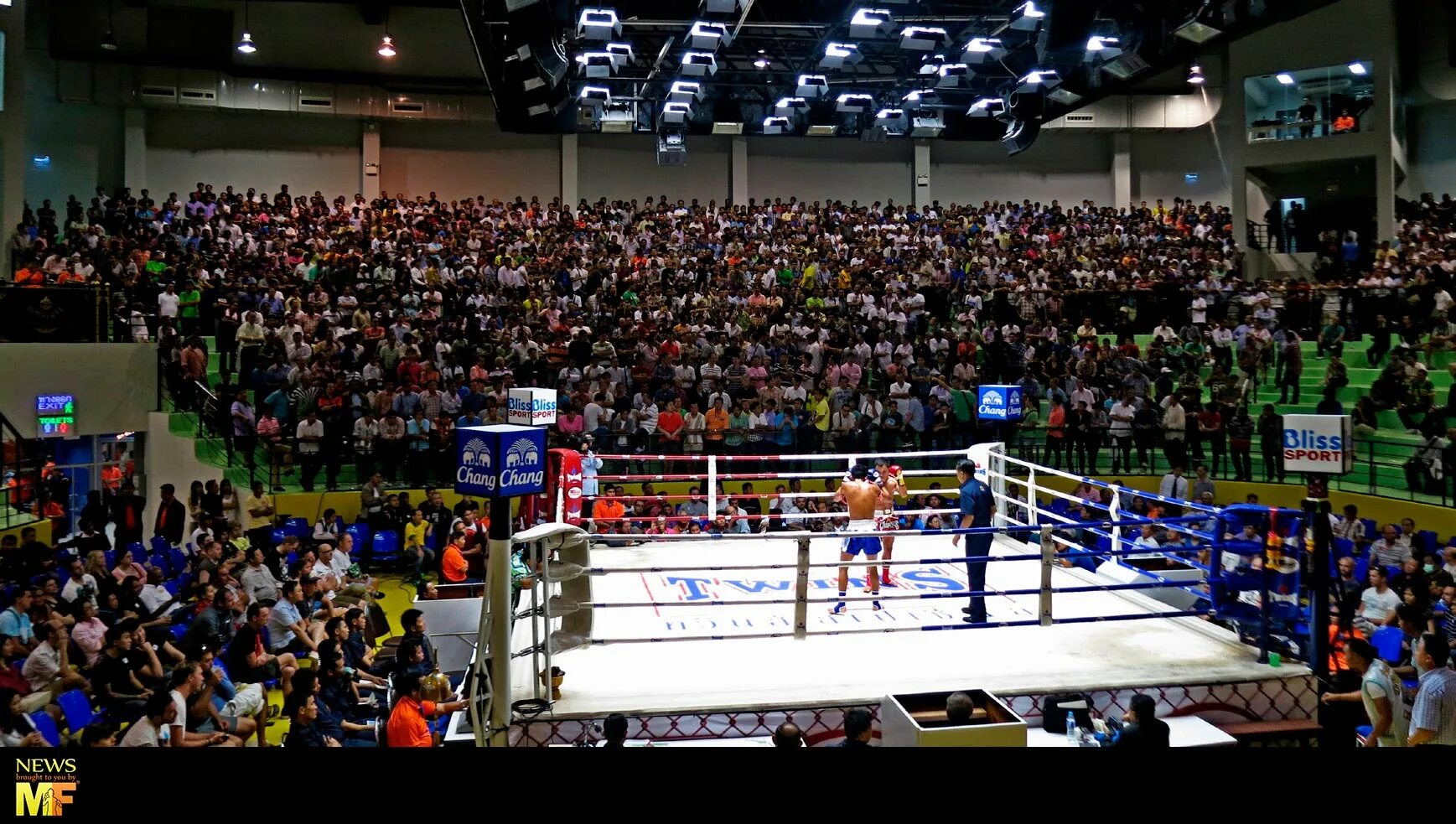 Boxing stadium. Стадион Люмпини. Стадион Люмпини Бангкок. Люмпини стадион Муай Тай. Тайский бокс стадион Люмпини.