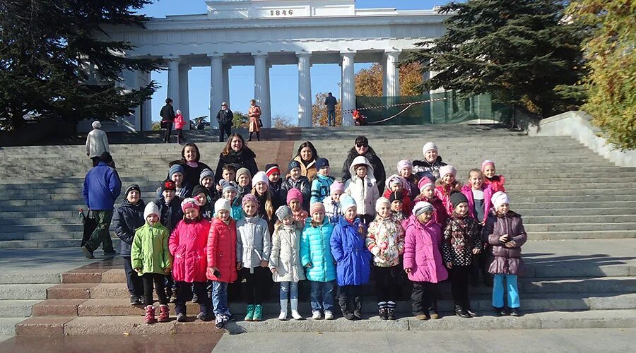 Школа 45 севастополь. Инкерман школа. Школа 14 города Севастополь. Школы Севастополь для девочек.