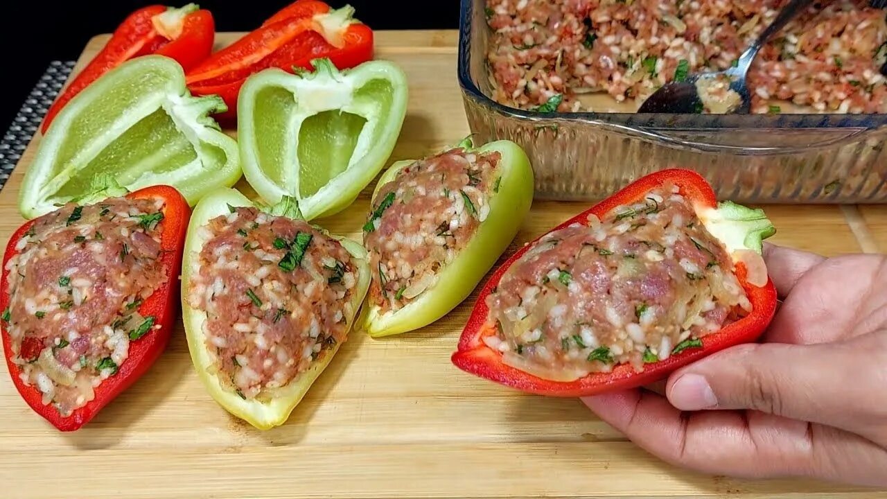 Фаршировка. Перец болгарский запеченный в духовке. Фаршированные перцы в духовке. Сколько варятся фаршированные перцы. Начинка для фарширования перцев.