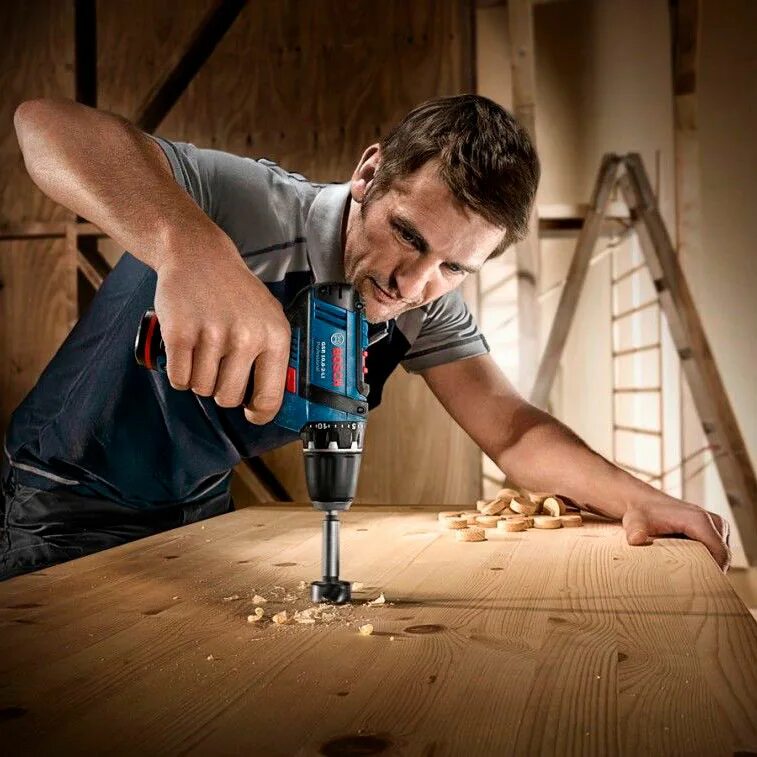 Мастер по мебели. Сборка мебели. Сборщики. Начинающие мебельщики. Столярная мастерская по дереву.