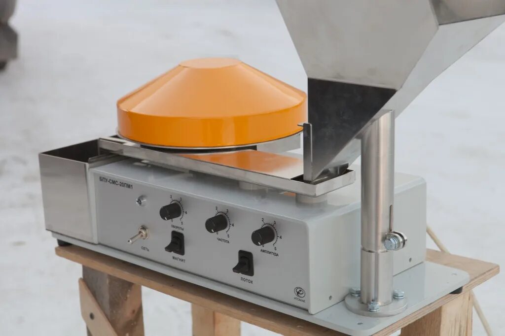 Рассев лабораторный у1-ерл. Лабораторный роликовый магнитный сепаратор. Сепаратор лабораторный. Центробежный сепаратор лабораторный. Лабораторный роликовый магнитный сепаратор.