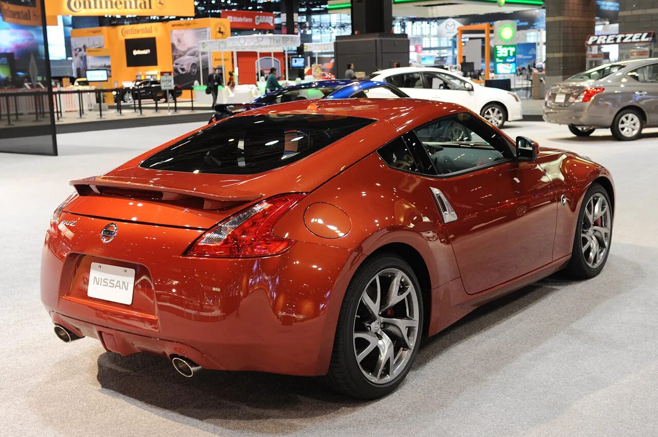 Москва фото ниссан. Nissan 370z pickup. ниссан 2013. nissan 370z с лавкой. ниссан царя 370z изнутри.