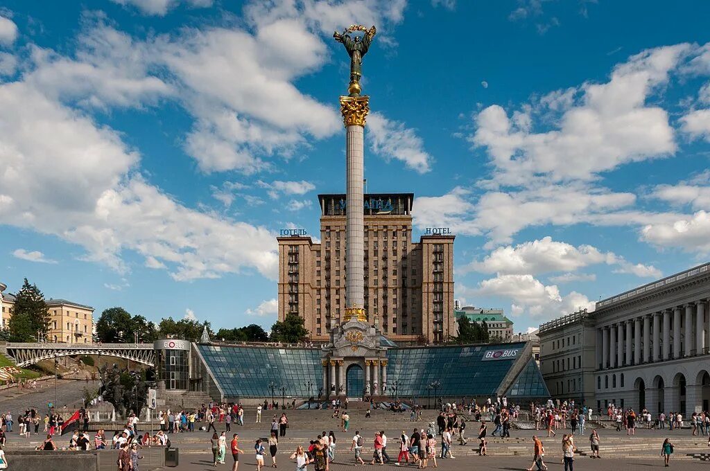 Площадь Майдана Незалежности в Киеве. Монумент на Майдане Незалежности. Монумент на площади независимости в Киеве. Памятник на Майдане Незалежности. Город на месте киева