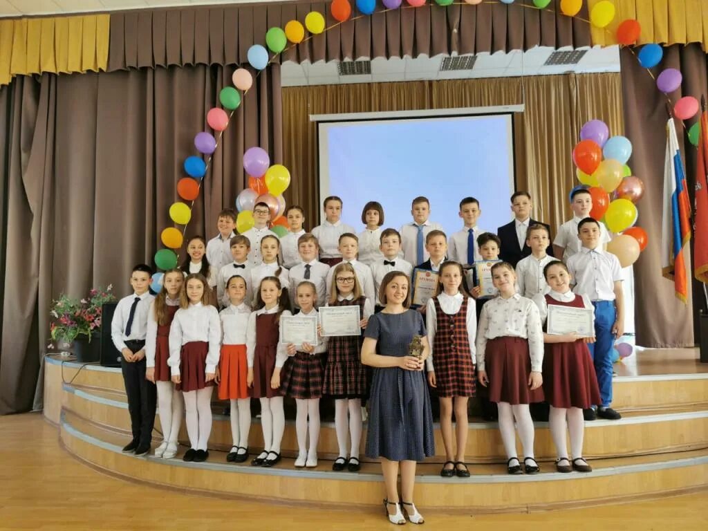 Школа 281 Радужная 7. Школа 281 Москва. Выпускной в начальной школе 2021 год. 7 В класса школы 281.