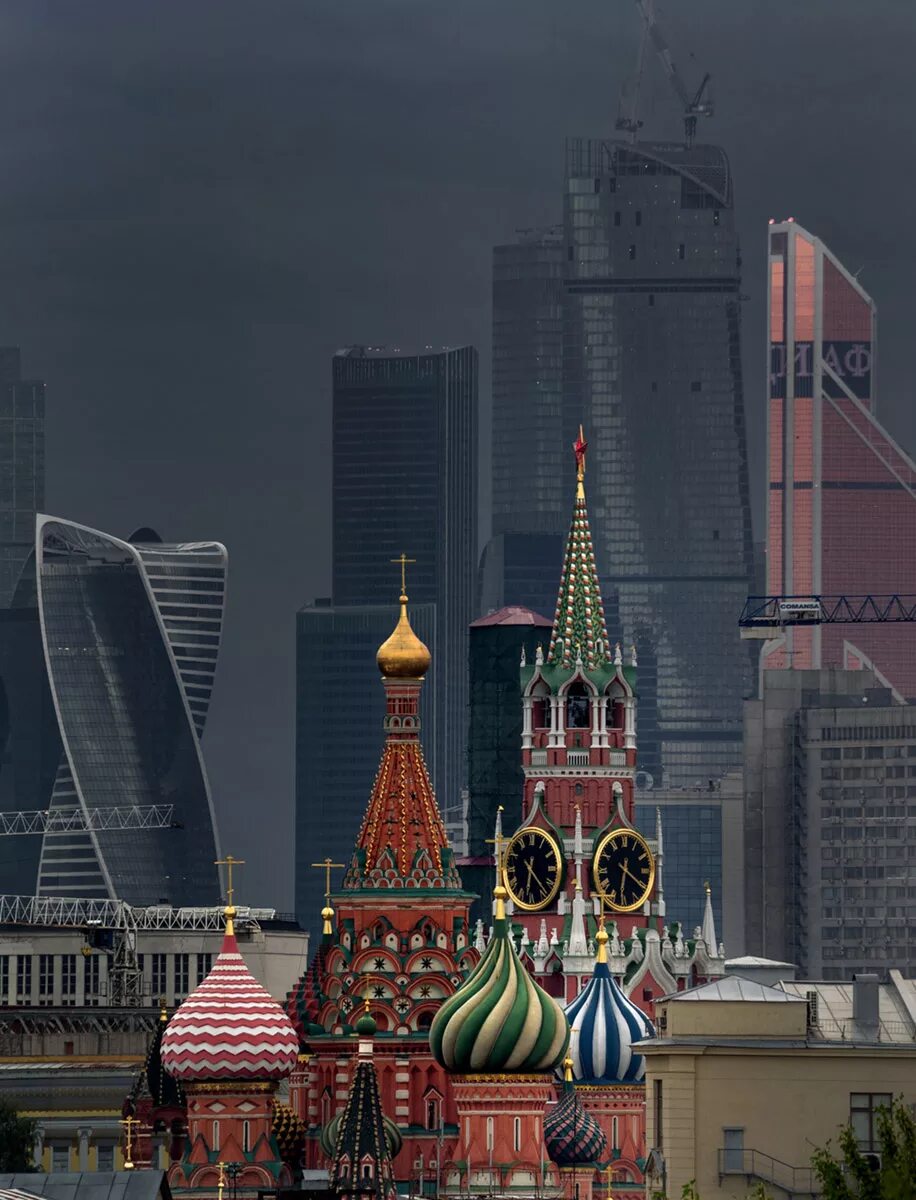 Москоу сити 2020. Кремль москва. Вид на кремль. Ночной кремль. Москва фото вертикальное.
