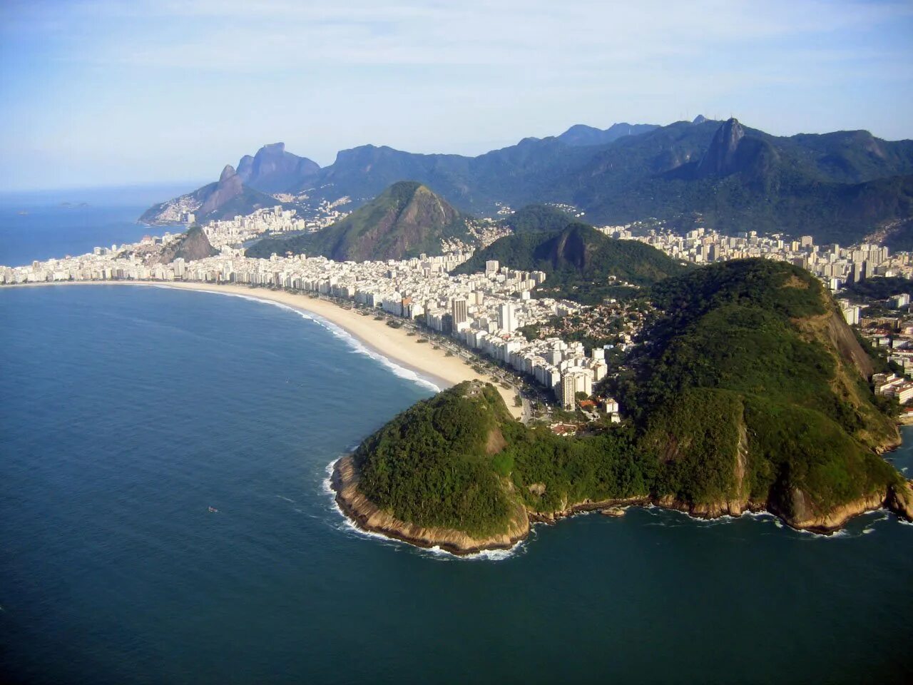 Копакабана, Рио-де-Жанейро, Бразилия. Пляж Леме Рио де Жанейро. Пляж Копакабана. Фармонти Рио де Жанейро Копакабана.