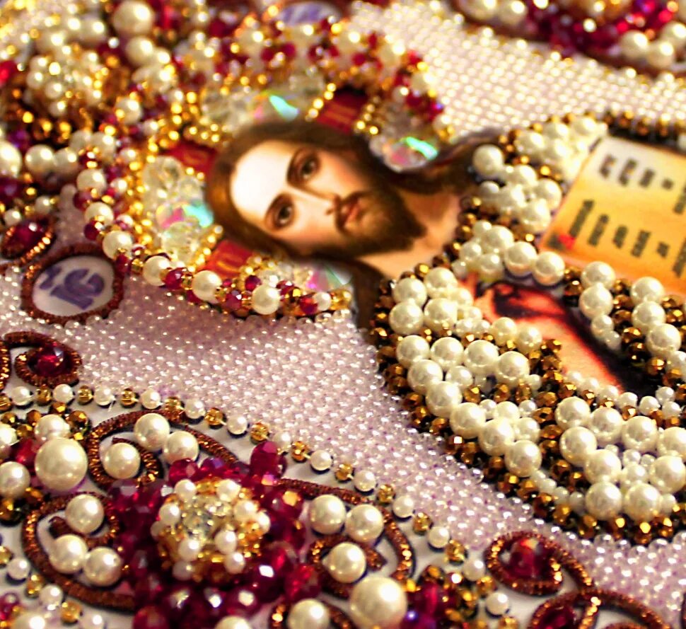 Зардози персидская вышивка. Ткань часто украшенная вышитыми священными изображениями. Ткань часто украшенная вышитыми священными изображениями. Ткань часто украшенная вышитыми священными изображениями. Ткань часто украшенная вышитыми священными изображениями.