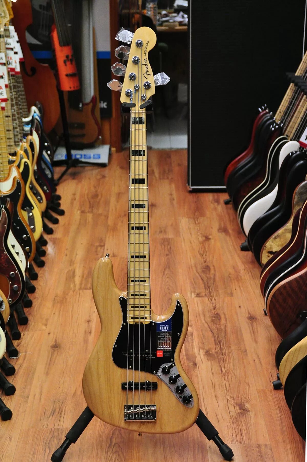 Fender American Elite Jazz Bass v. Фендер Торнадо. Фендер акустика Маврина. Деревянная бас гитара.