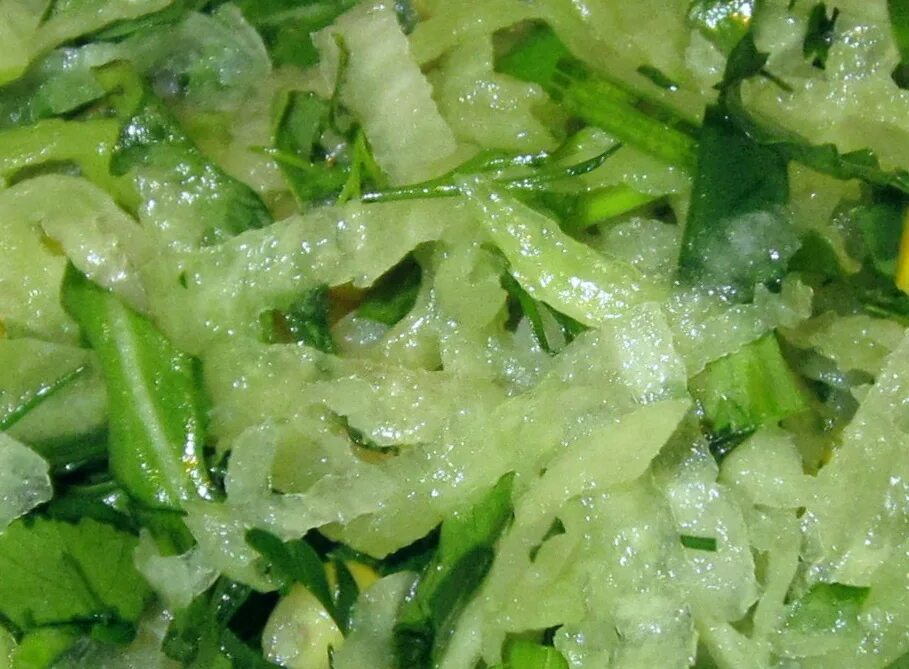Редька зеленая Маргеланская. Маргеланская редька салат. Тертая зеленая редька салат. Редька тёртая.
