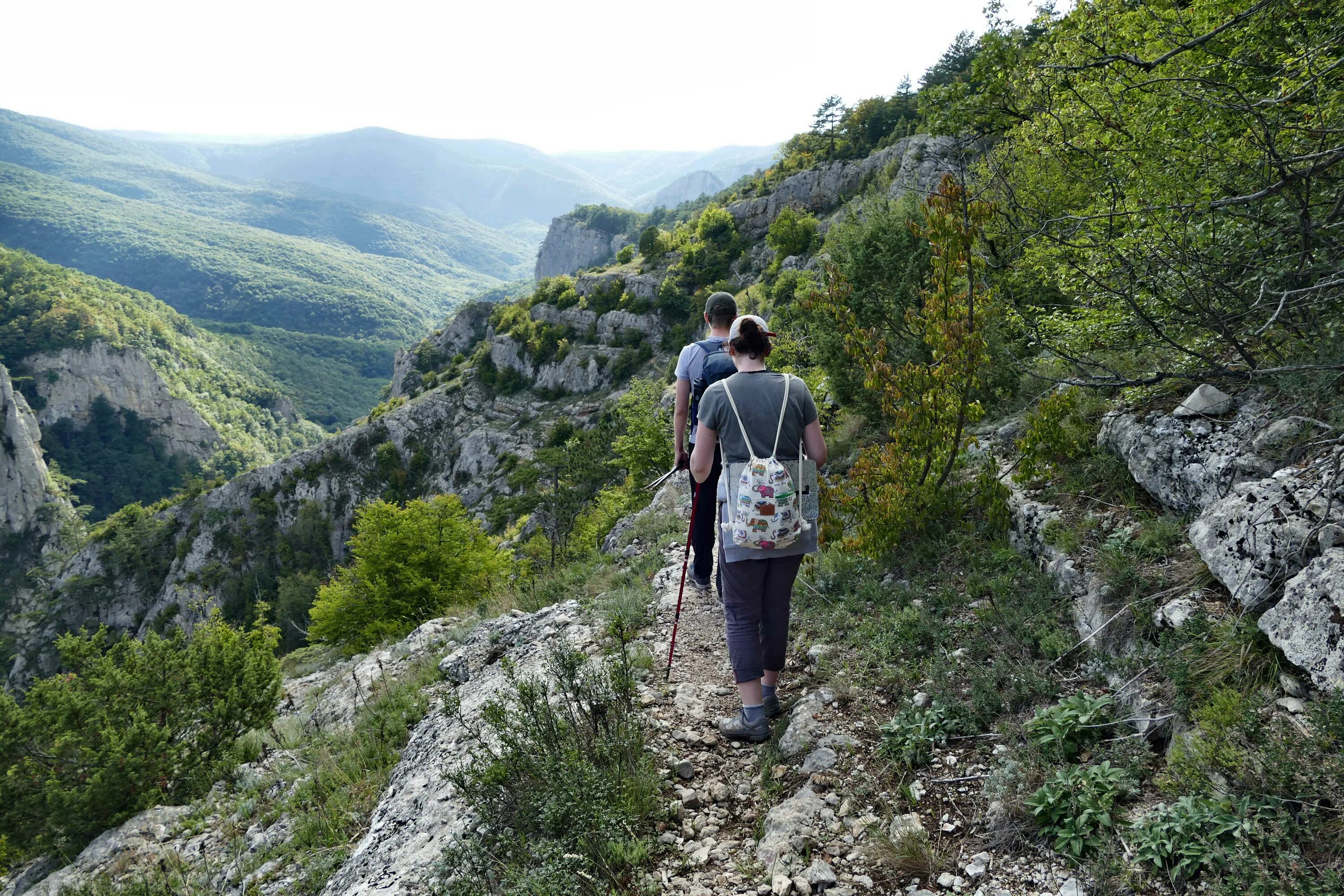 Лучший пеший маршрут. Большой крымский каньон треккинг. ананури хайкинг тропы. большой каньон крыма пешеходный маршрут. пешие походы крым.
