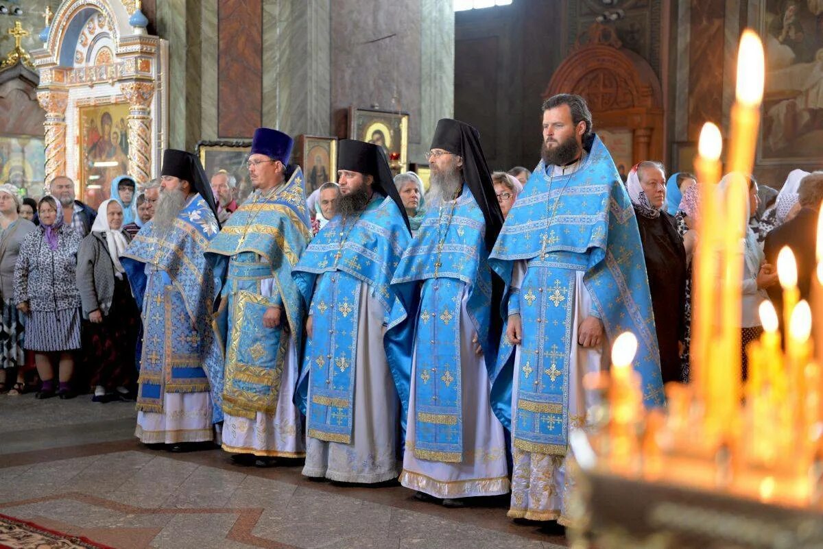 Богослужение великой субботы. Владимирский собор ставрополь 07. Огласительные беседы свято-владимирского собора в херсонесе. Собор владимирской иконы божией матери кронштадт внутри. Служба во владимирском соборе.