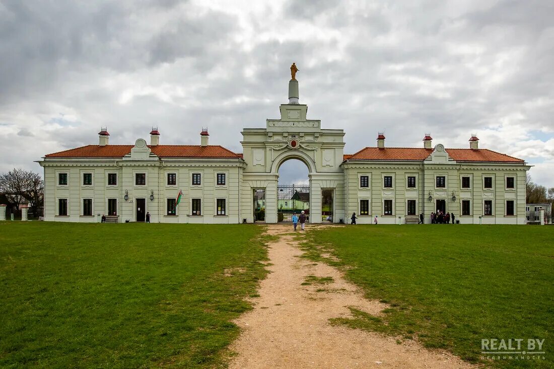 Ружаны. Версаль минск парк. Дворцовый комплекс сапег в ружанах. Замок сапегов в ружанах. Мосар белорусский версаль.