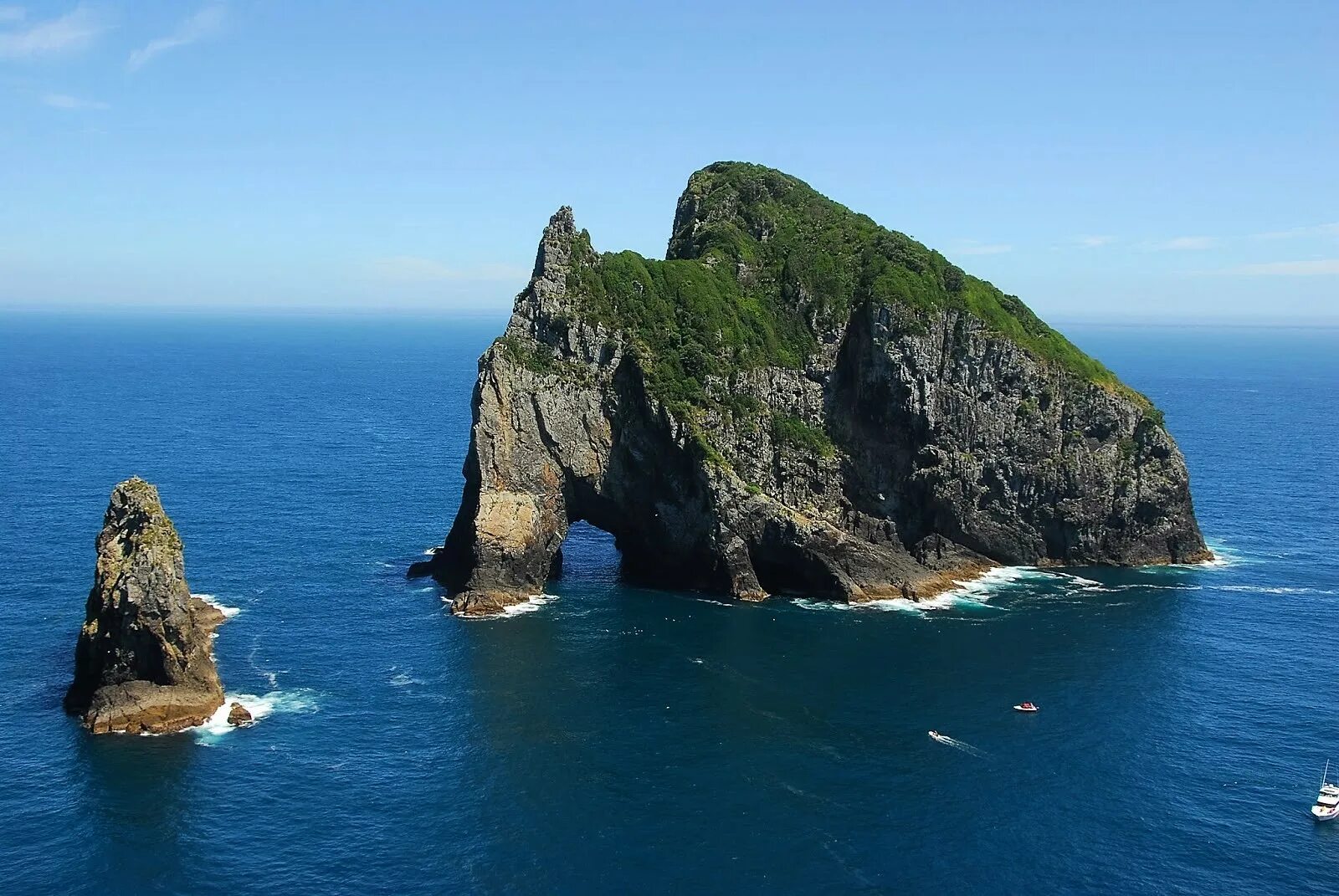 New zealand two islands. Залив островов новая Зеландия. Остров Окленд новая Зеландия. Новая Зеландия остров Наггент.