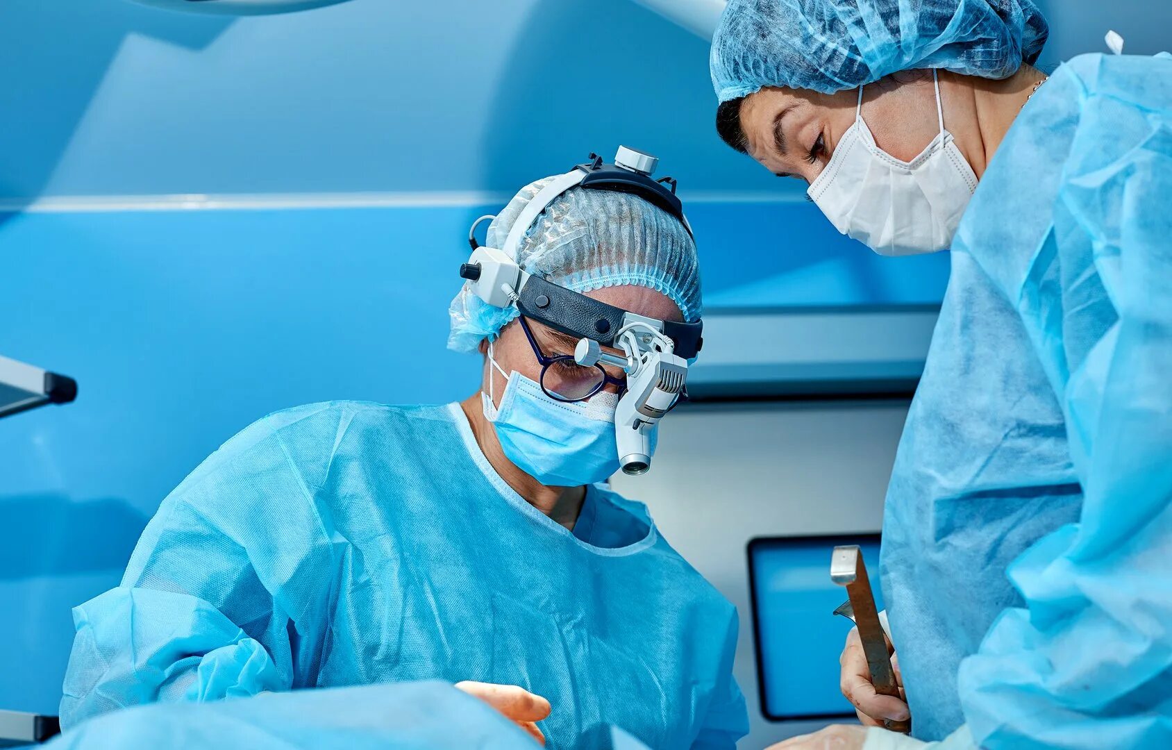 Surgeons performs performing perform operation