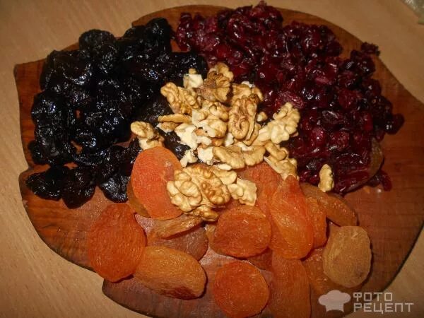 витаминная смесь из сухофруктов. изюм курага чернослив мед. смесь из сухофруктов с медом и лимоном. иммунитет. смесь из сухофруктов с медом.