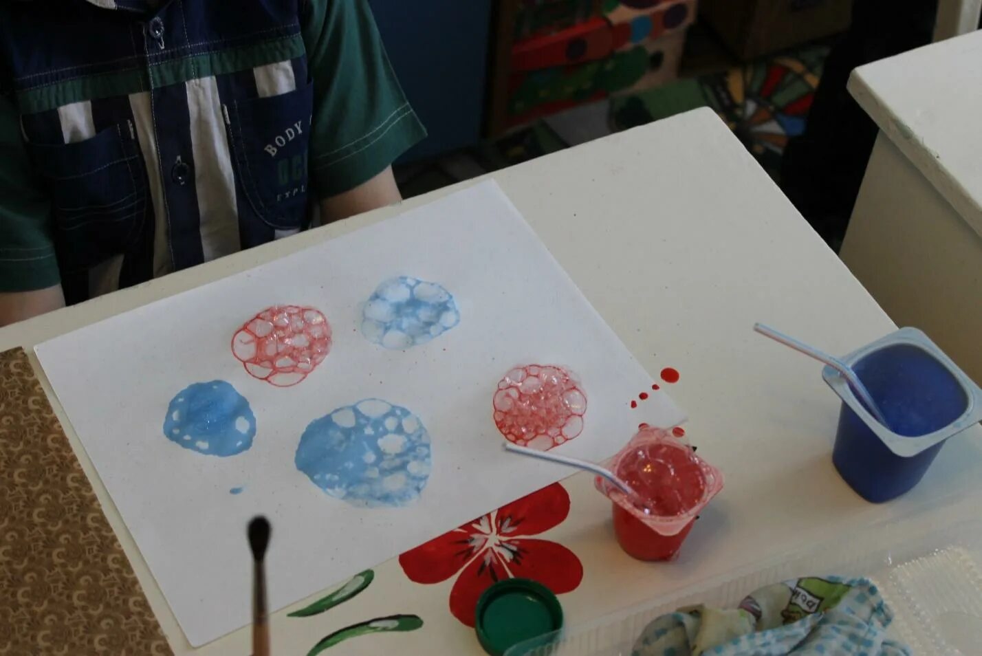 Рисование мыльными пузырями. Рисование мыльными пузярямидля детей. Рисование мыльными пузырями в детском саду. Рисование мыльными пузырями в старшей группе. Рисование нетрадиционным способом средняя группа