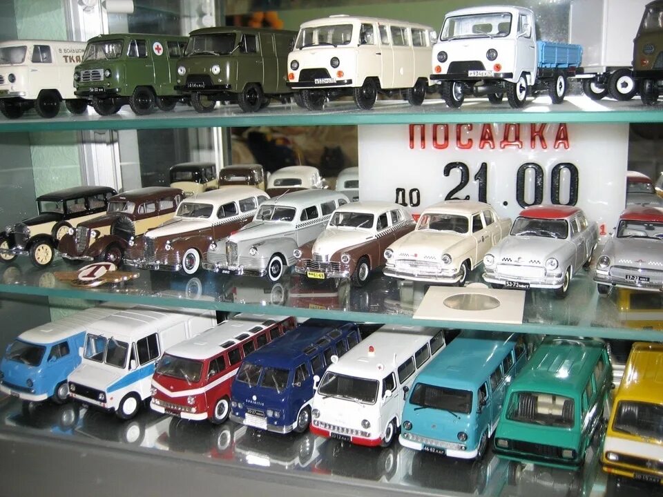Магазин автомобилей 1 43. Коллекция советских автомобилей. Советские коллекционные машинки. Коллекция советских машинок. Магазин коллекционных моделей автомобилей.