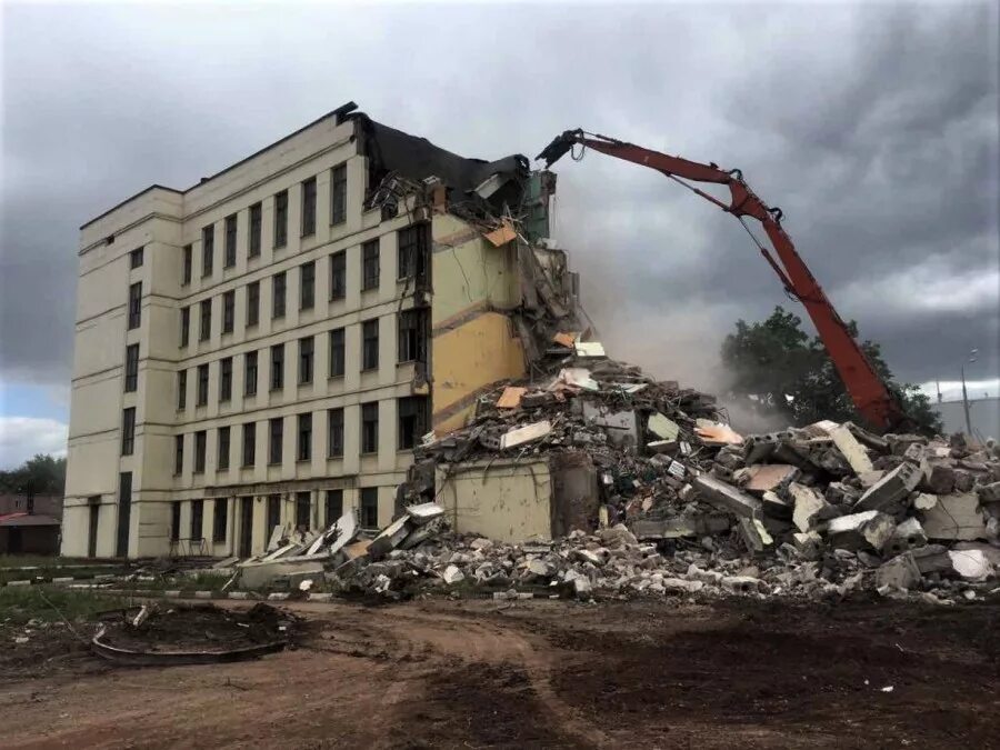 Снос домов в московской области. Снос. Слом зданий в Москве. Снос зданий в Москве. Снесенное здание.