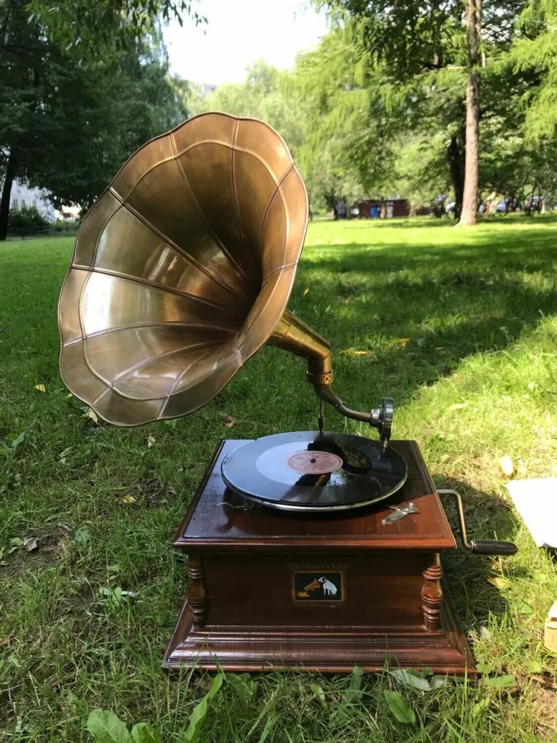 His Masters Voice граммофон. Граммофон his Master's. Граммофон HMV. Как правильно патефон