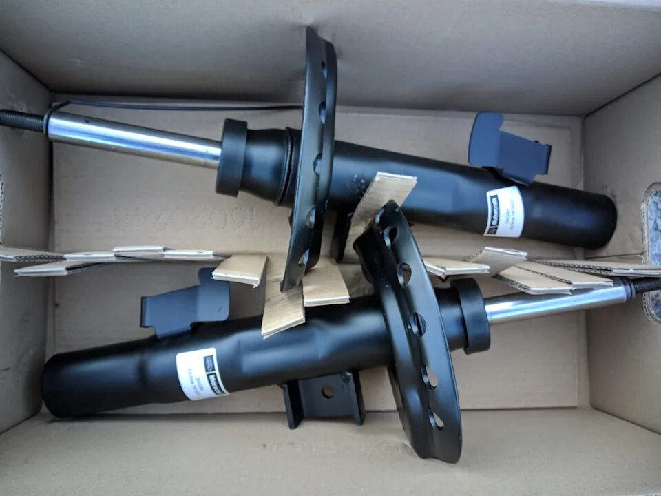 Ford стойки ford арт. Амортизатор передний форд фокус 2. Оригинальные амортизаторы форд. Оригинальные амортизаторы форд. Передний амортизатор ford kuga 2.