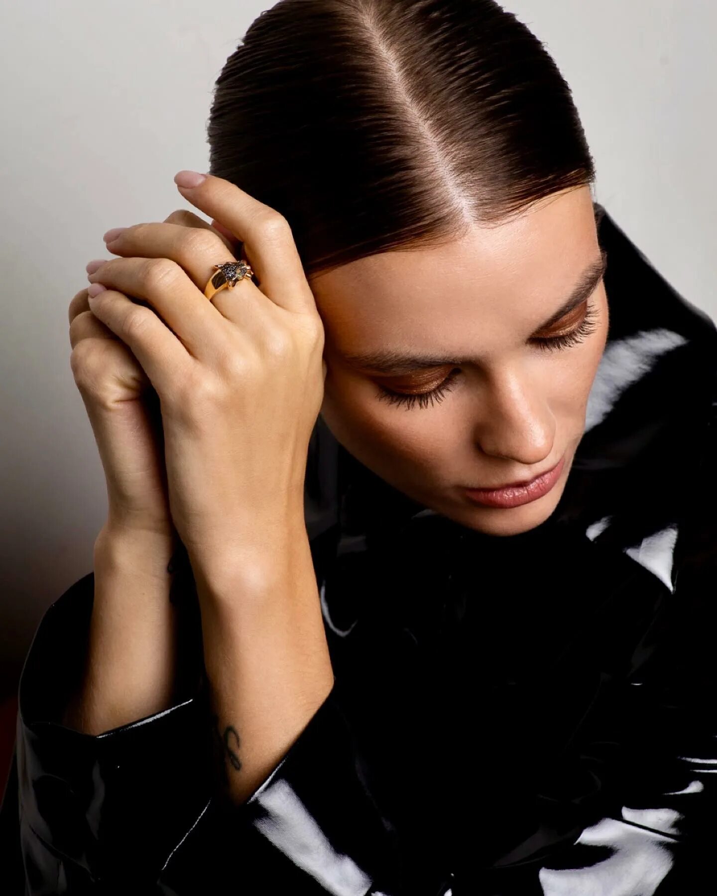 Барбара палвин. Пронзительный взгляд. Травматический мидриаз глаза. Тяжелый взгляд. Дженсен эклз веснушки.