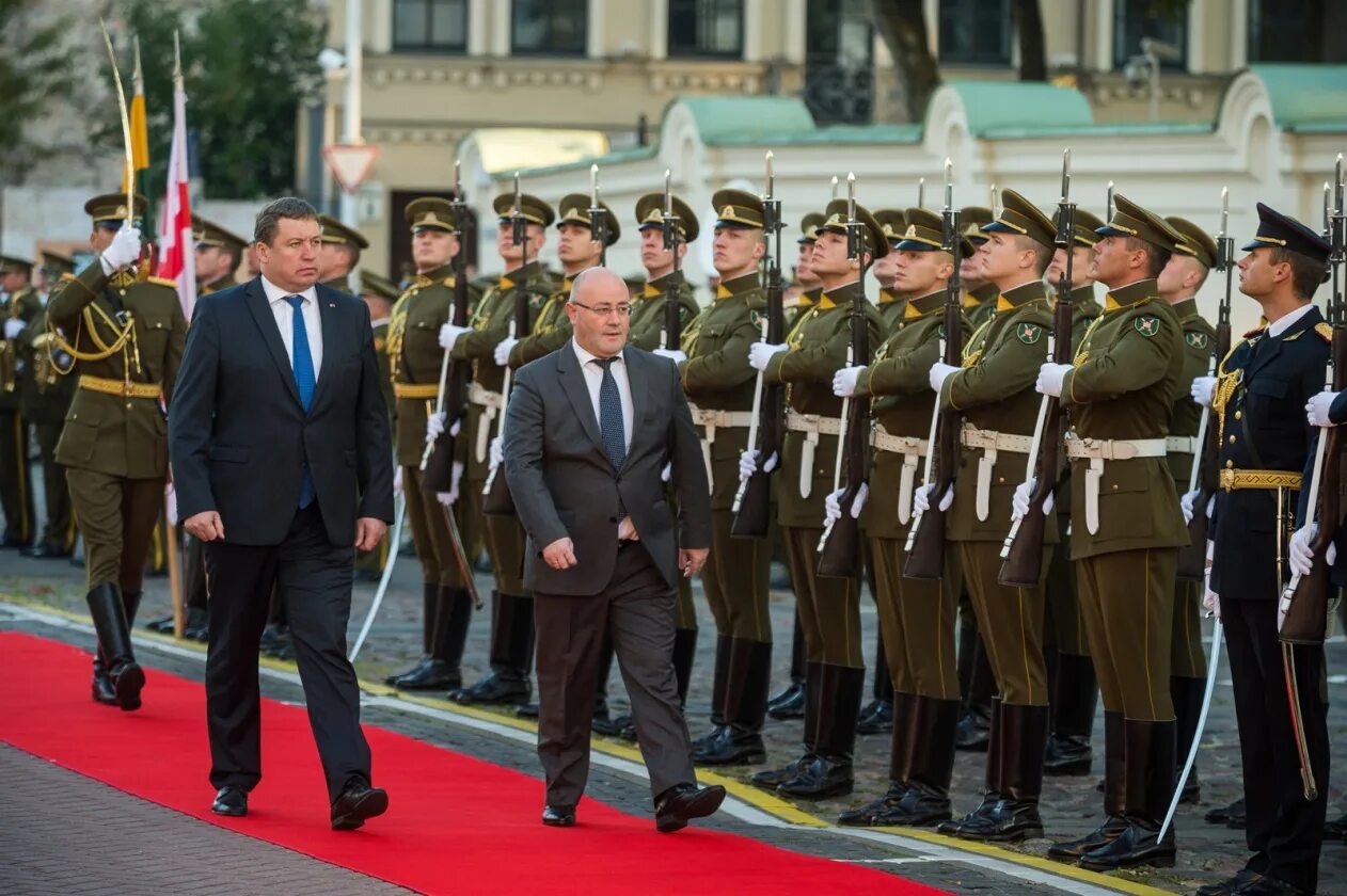 Оборонное ведомство. Министр обороны Португалии.