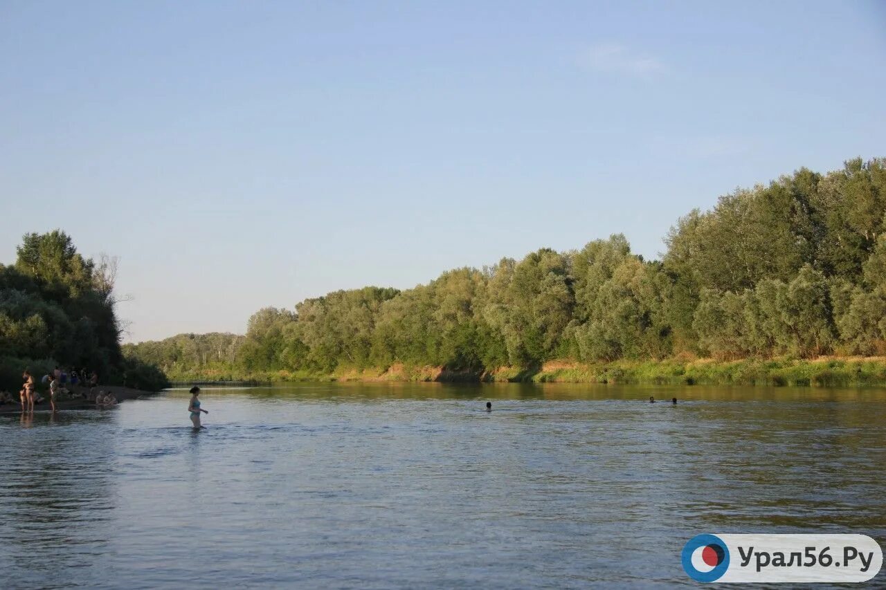 Температура в реке сакмара. Температура в реке сакмара. Сакмара янтышево. Сакмара село. Река возле черного отрога оренбург.