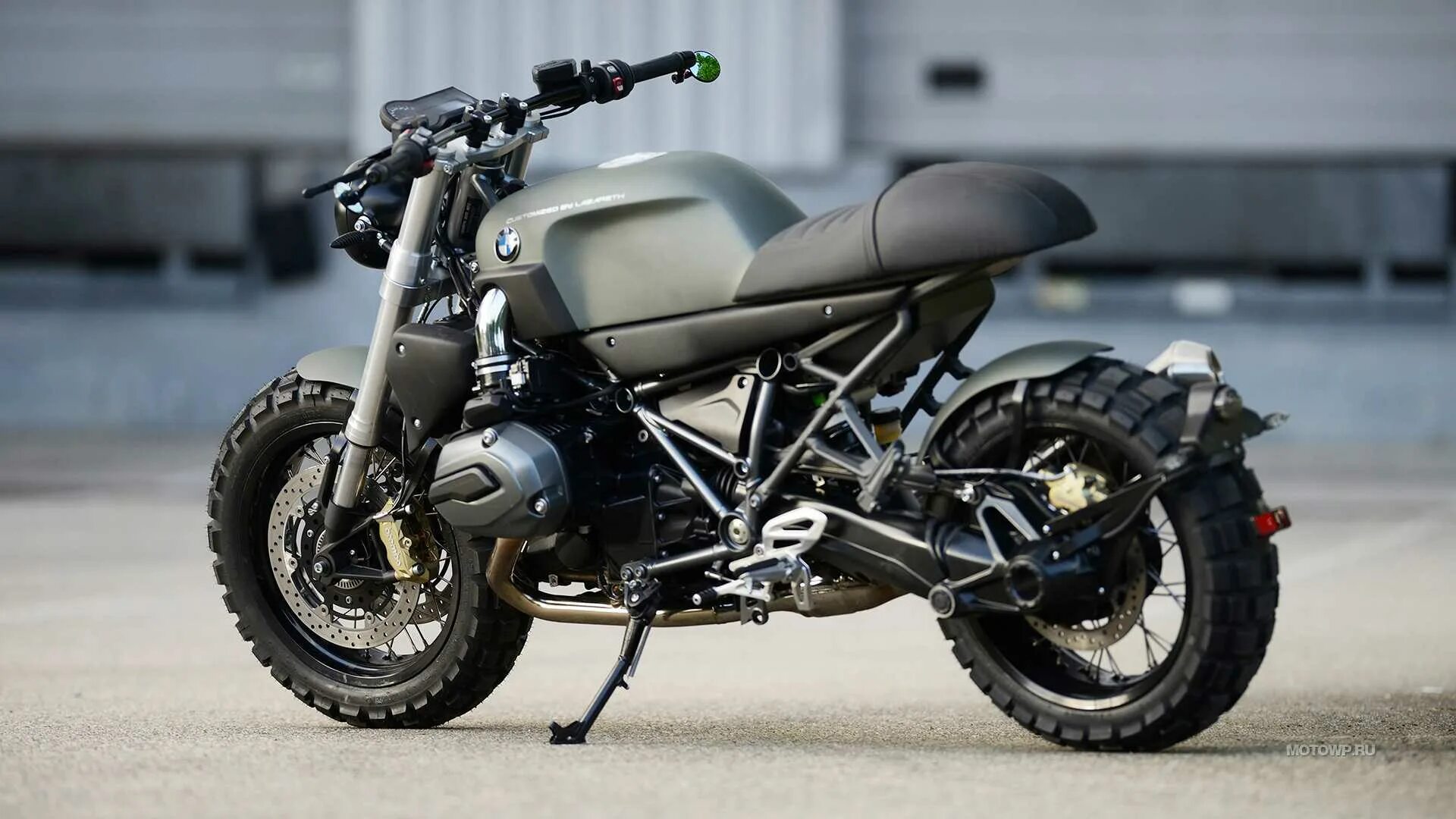 Байк название. Lazareth BMW r1200r Scrambler. BMW r1200r Cafe Racer. Мотоцикл BMW скремблер. BMW r1200r 2016.